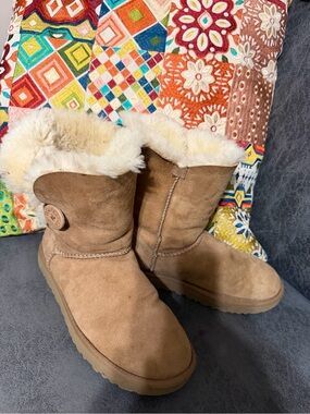 UGG Chestnut Shearling Button Short Boots.